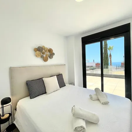 Apartment Upscale 3 Bedroom 300m From The