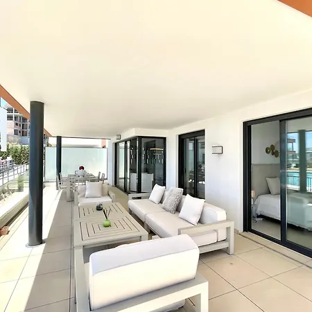 Lägenhet Upscale 3 Bedroom 300m From The *