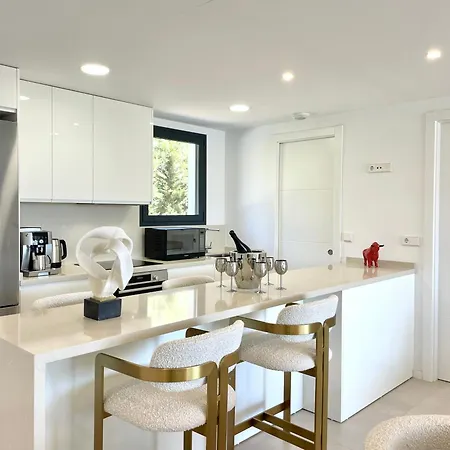 Upscale 3 Bedroom 300m From The Lägenhet *