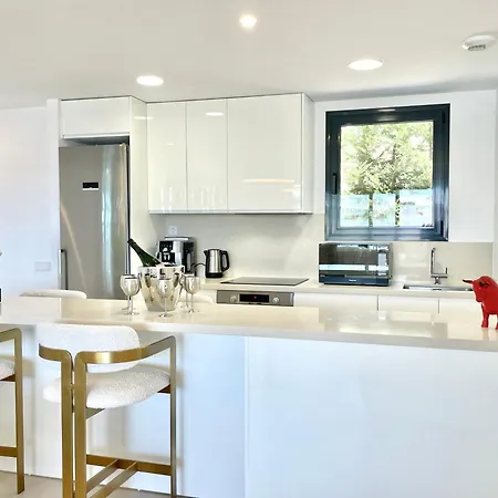 Upscale 3 Bedroom 300m From The Lägenhet Fuengirola